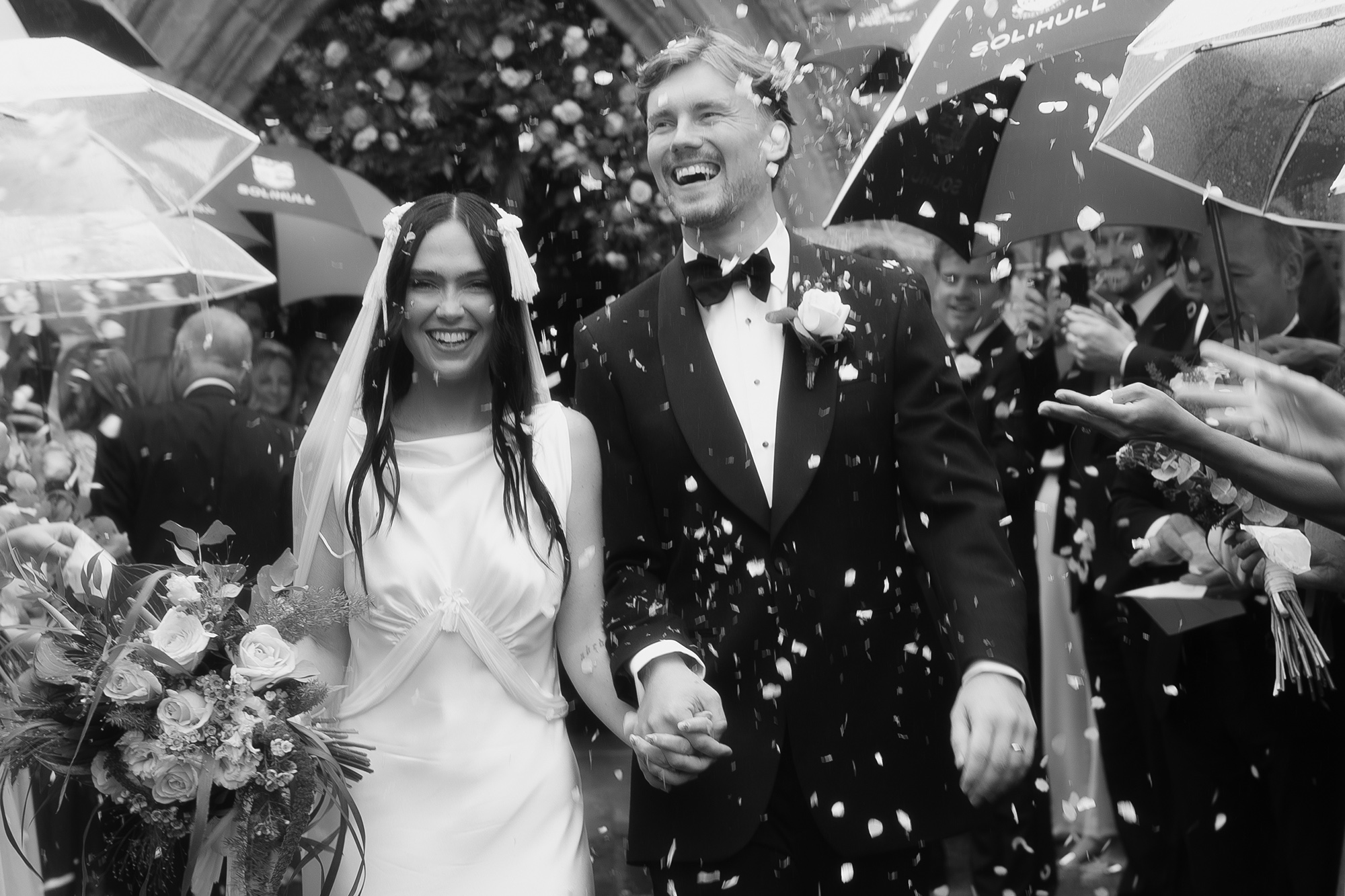 Home 20 Paula Nanda wedding dress and veill - Luis Calow Photography